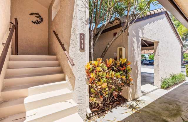 210 Captains Walk 711