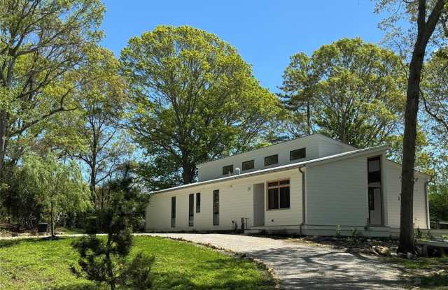 Photo of 6710 Soundview Avenue