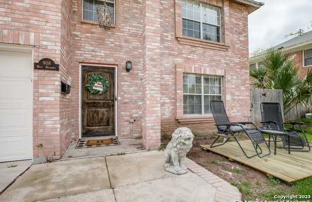 908 W Mulberry Ave