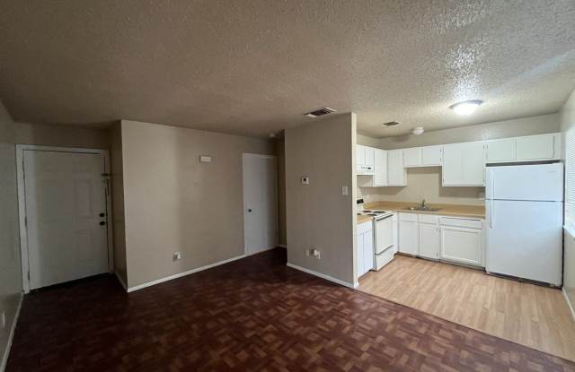 300 Moursund Blvd. unit: 4