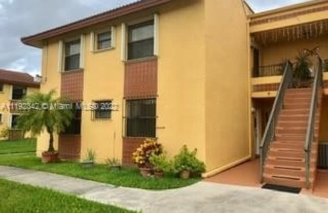 10897 NW 7th St - 10897 NW 7th St, Fountainebleau, FL 33172