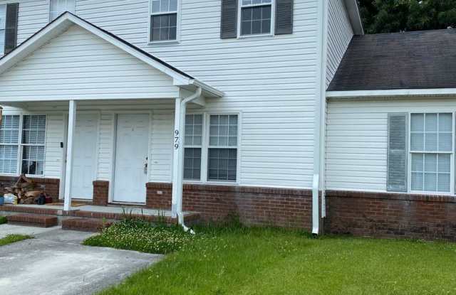 979 W Pueblo Dr
