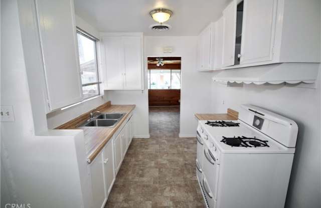 5117 Hesperia Avenue