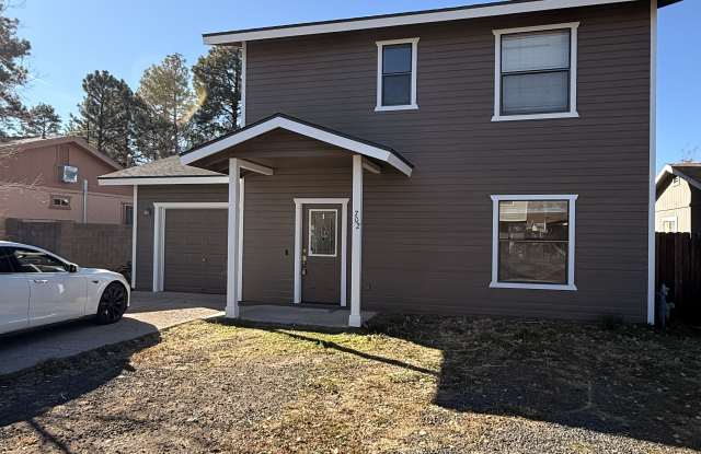 Photo of 720 N 6th Dr