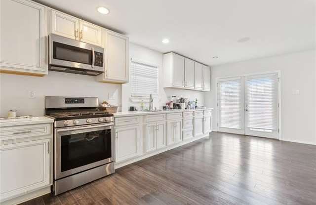 1235 N JOHNSON Street