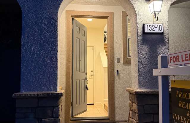 Photo of 132 Selby LN #10 - 1