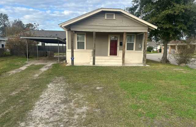MOVE IN SPECIAL - $400 Off the First Full Month's Rent - 3B/2B Home Available in Lake Charles