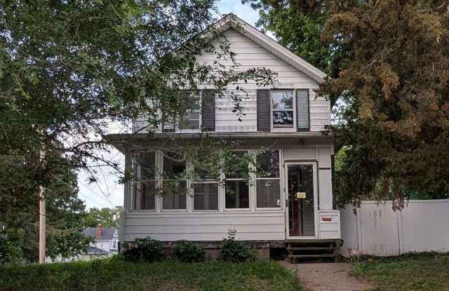 Spacious Davenport Home Near Downtown and East Village Attractions!
