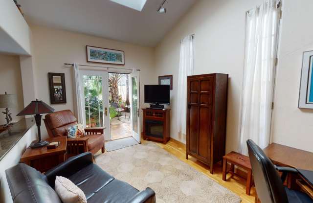 VACATION - 915 Alameda