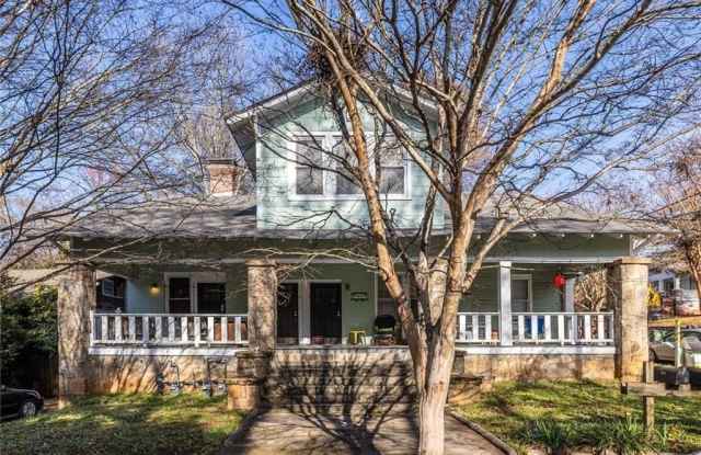 Photo of 976 Delaware Avenue unit: 2