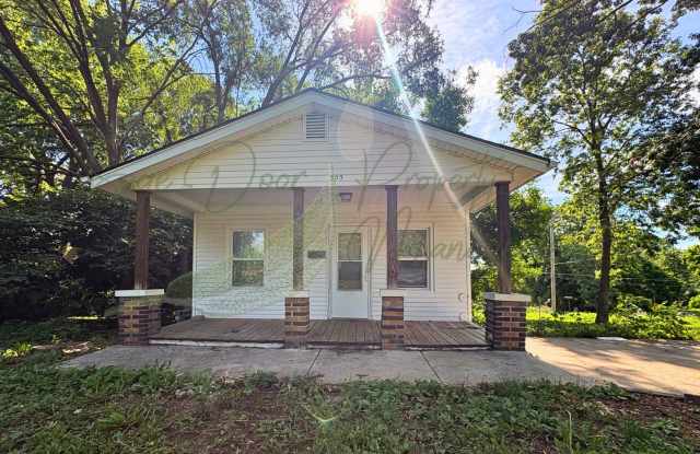 CHARMING UPDATED BUNGALOW!!!!