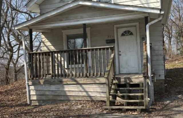 Truly Updated 2-Bedroom Rental Near North Akron Conveniences