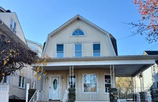 Photo of 704 Park Ave