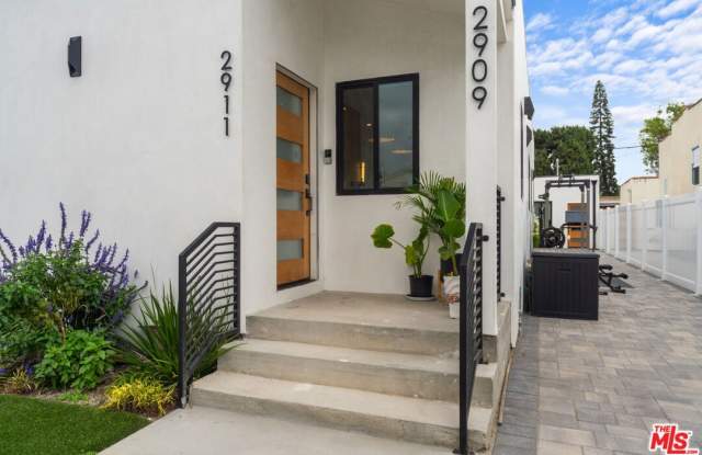 2911 S Rimpau Blvd unit: 1