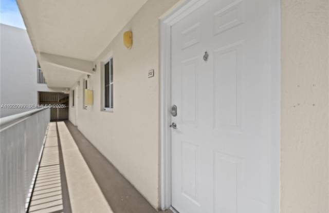 Photo of 6135 NW 186th St