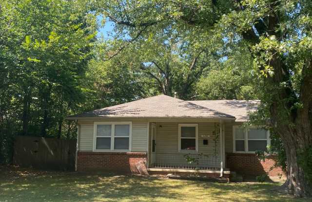 2 bedroom, 1 bathroom duplex!
