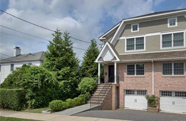 81 Gainsborg Avenue