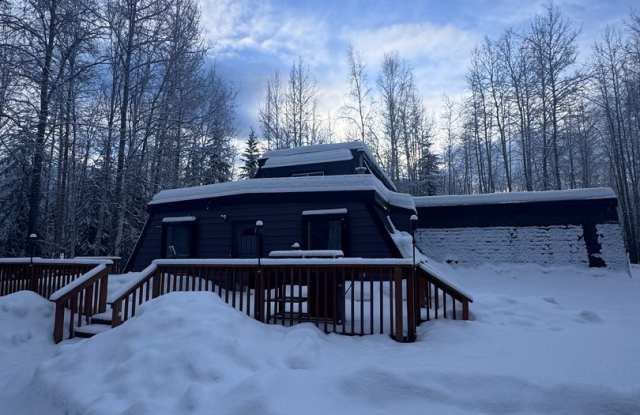 4 bedroom / 2 bath Home in North Pole!