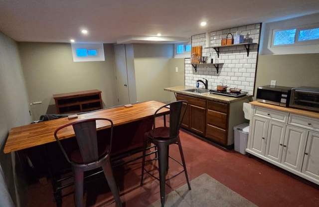 Furnished 1 Bedroom 1 Bath Basement Unit-No Pets-Single Occupancy -NO SMOKING