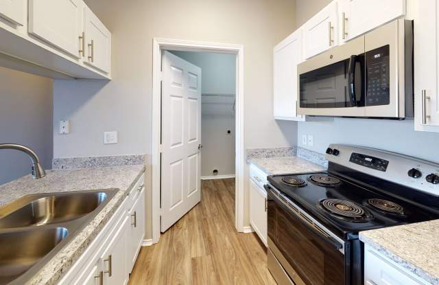 Montclair Parc Apartments