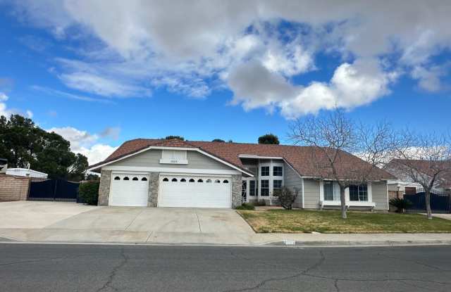 (APPLICATION PENDING) West Palmdale Pool Home
