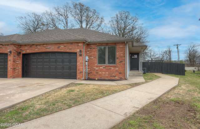 Photo of 119 W Briarbrook Lane