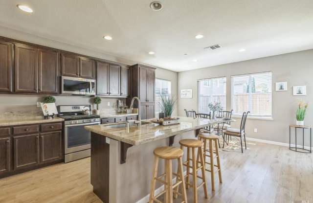 1135 Dartmouth Cir.(FOR RENT) Dixon, CA