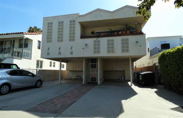 922 S Holt