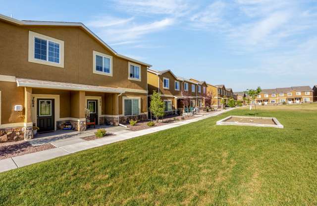 **MOVE IN SPECIAL** $500 OFF 1st MONTH'S RENT - 3BR/2.5BA Townhome