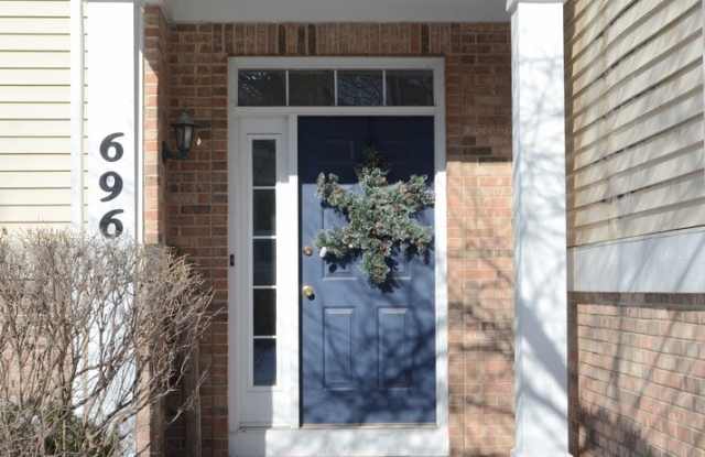696 N Hidden Prairie Court