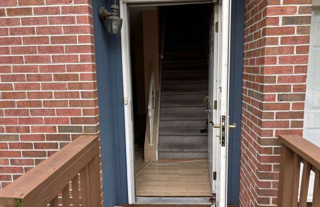 Abbey Lane Townhome 3 Beds 3 Baths!!