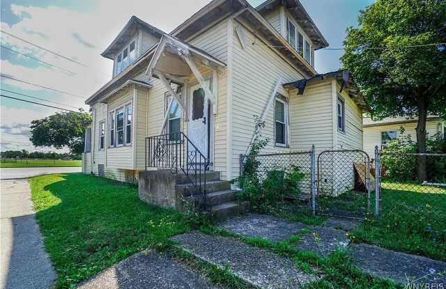 1512 Hyde Park Boulevard