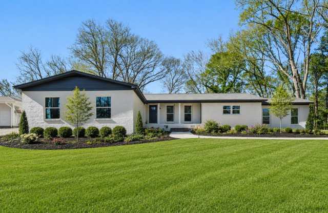 Cozy 3 Bed 3 Bath House! Available Now!
