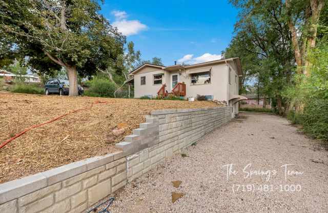 Charming Westside Duplex - NO RENT TILL JANUARY