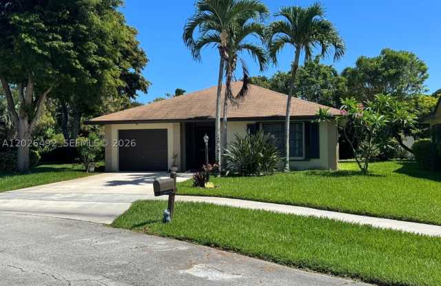 2736 Carnation Ct