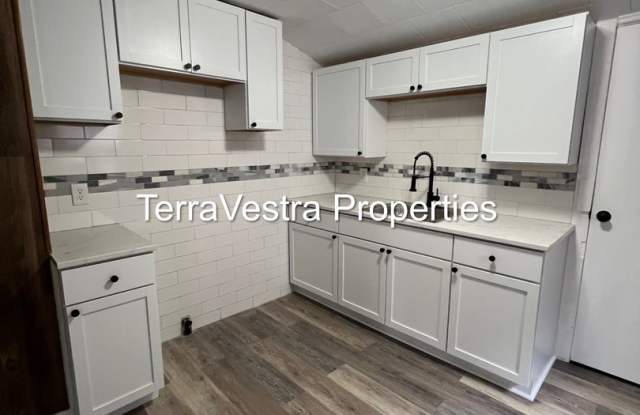 Great 3 Bed with a bonus room in Salem! Eligible for $500 Security Deposit.