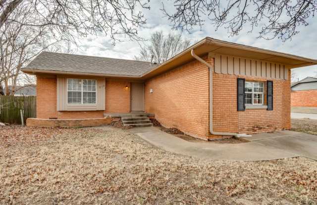 3 Bed 1.5 Bath Home Near the Village and City Parks!
