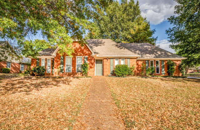 Photo of 1320 Fox Trace Dr, Cordova, TN 38016