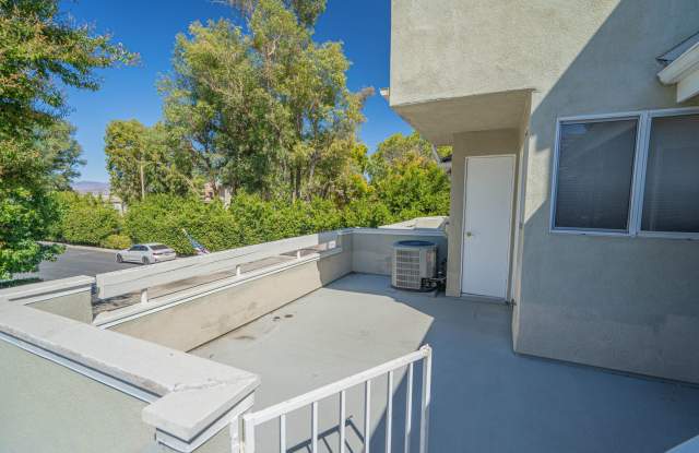 Spacious 1-Bedroom Condo with Loft PLUS Bonus Room in Valencia's Arbor Park Community!