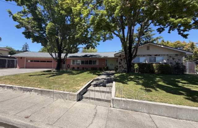 710 NW Midland Ave