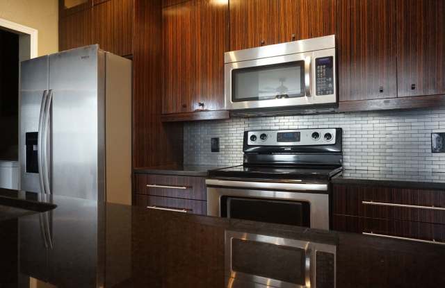 Beautifully Upgraded 2/2 in Residences at Sabal Point