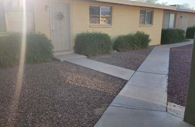 3001 E Blacklidge Dr