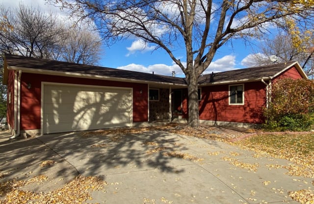 2204 E Madison St - 2204 East Madison Street, Sioux Falls, SD 57103