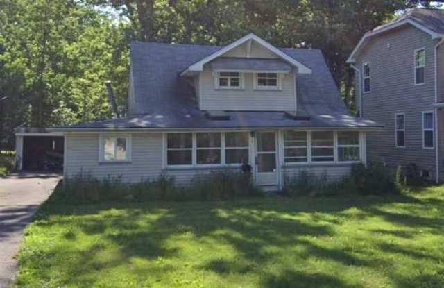 295 E 238 St