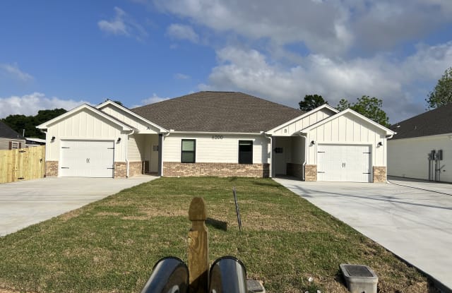 411 Canal St - 411 Canal Street, Port Neches, TX 77651