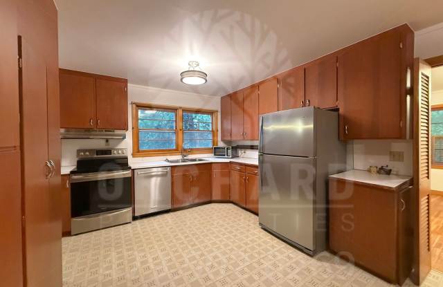 3 bedroom, 2 Bath House Near University of Arkansas campus