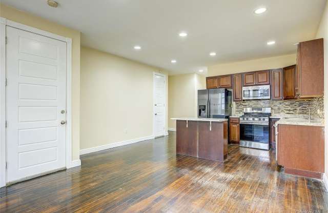 346 Montauk Avenue unit: 1St Floor