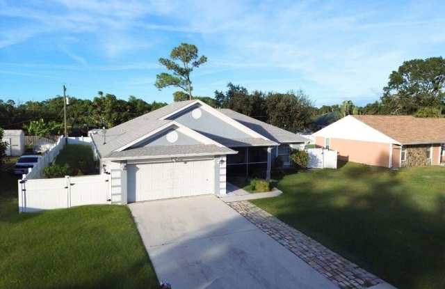 517 NW Sherbrooke Avenue Avenue