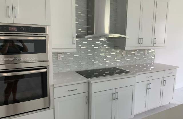 3990 Pelicano Way, Deerfield Beach, FL 33064