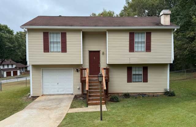 Photo of Stone Mountain 4 bed 2 bath Home with Fenced Backyard.
